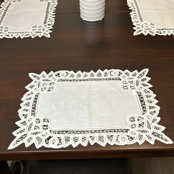 Set of 4 Linen/Cotton White Battenberg Lace Placemats and Napkins - Picture 5 of 12